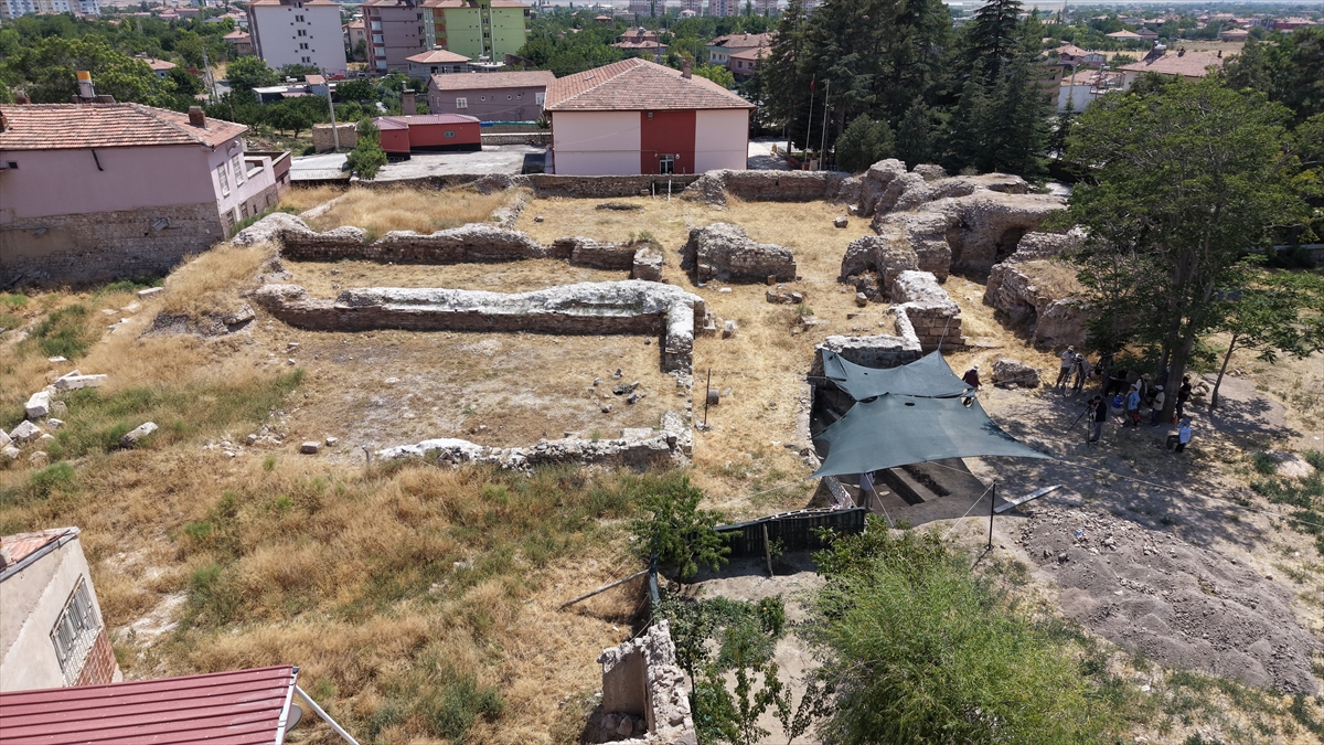 Tyana Antik Kenti'ndeki Roma Hamamı'nda kazı çalışmaları 20 yıl sonra yeniden başladı