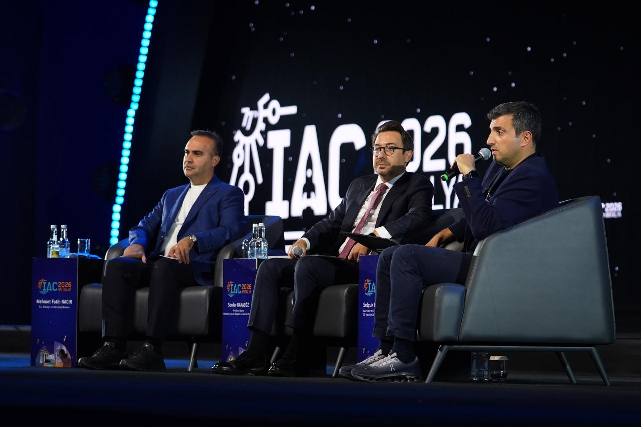 "Gelecek Burada Başlıyor: Teknoloji, Uzay ve Yeni Nesil" paneli yapıldı 10 "Gelecek Burada Başlıyor: Teknoloji, Uzay ve Yeni Nesil" paneli yapıldı
