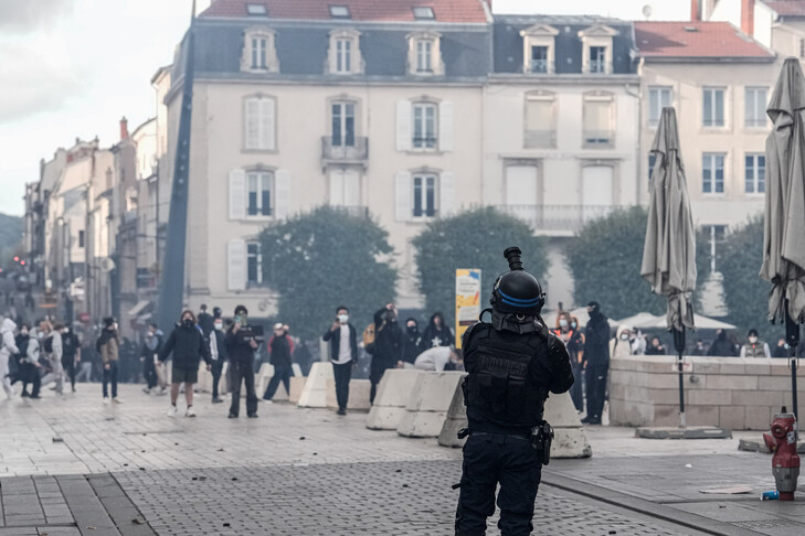 OKB ja shpreh shqetësim për protestat e studentëve dhe bllokadat e shkollave të mesme në Francë