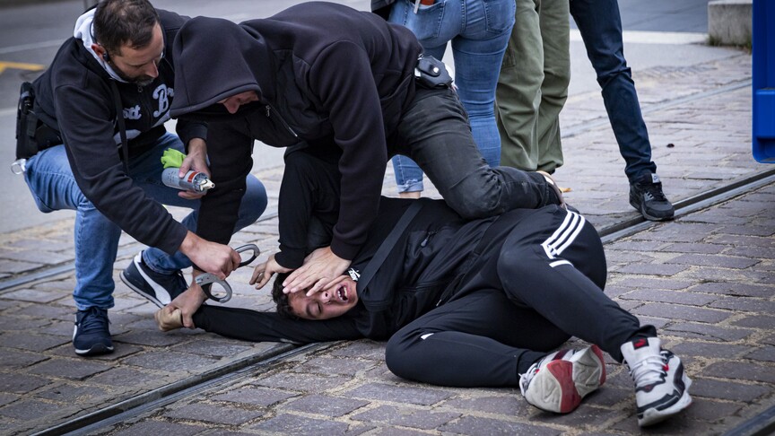 Gati 6 900 persona të ndaluar nga policia gjatë protestave të nxënësve dhe studentëve në Francë  shumica të mitur