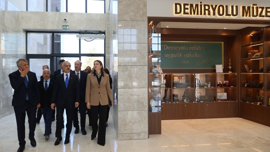 Ulaştırma ve Altyapı Bakanı Uraloğlu, yeni Edirne Garı'nı inceledi