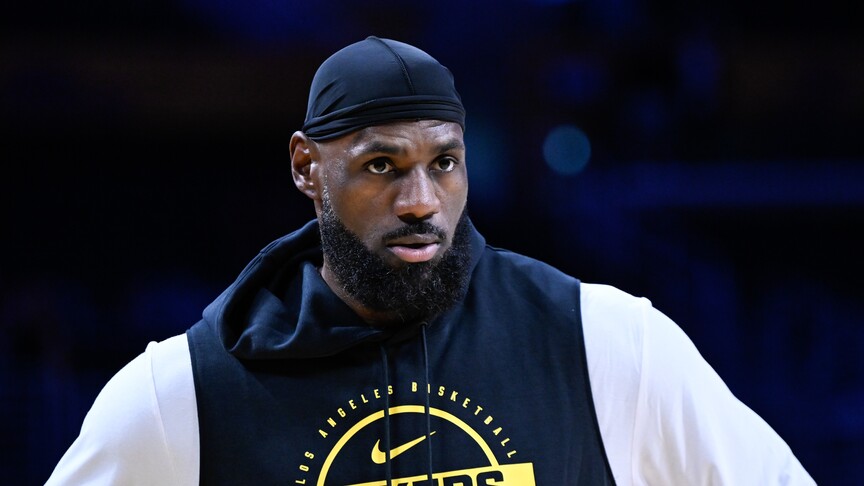 LeBron James debuton me 76ers në humbjen parasezonale ndaj Brooklyn Nets