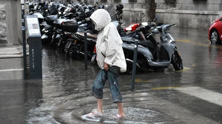 Moti i keq shkatërron një shkollë në Itali  disa persona pësojnë lëndime
