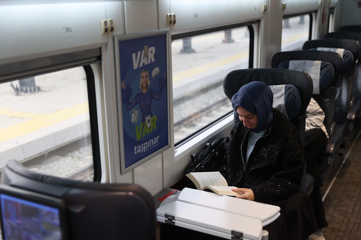 Çerkezköy-Kapıkule Hızlı Tren Hattı'nda ilk yolculuk heyecanı yaşandı 6 Çerkezköy-Kapıkule Hızlı Tren Hattı'nda ilk yolculuk heyecanı yaşandı
