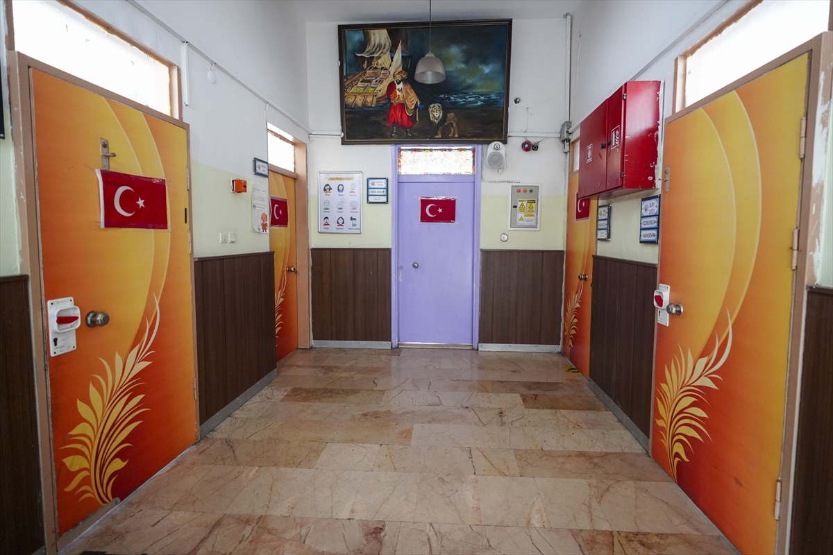 Kaptan-ı Derya'nın komutanlık binasında eğitim geleneğini sürdüren Cezayirli Gazi Hasanpaşa İlkokulu