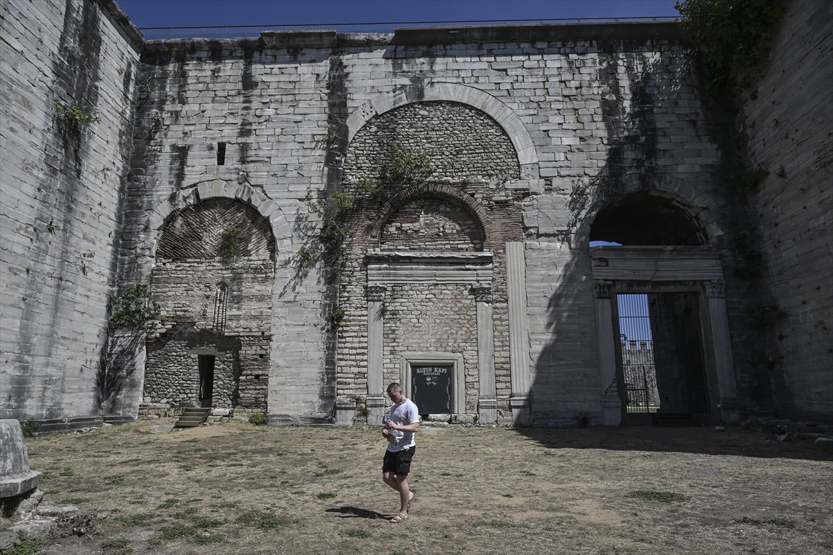 İmparatorların zafer törenlerinden Yedikule'ye uzanan 1600 yıllık Altın Kapı