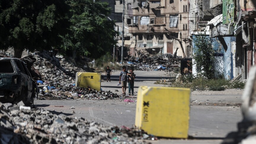 İsrail'in Gazze'de "Sarı Hat" çevresindeki binaları patlatması Filistinlileri bir kez daha yerinden ediyor haber görseli