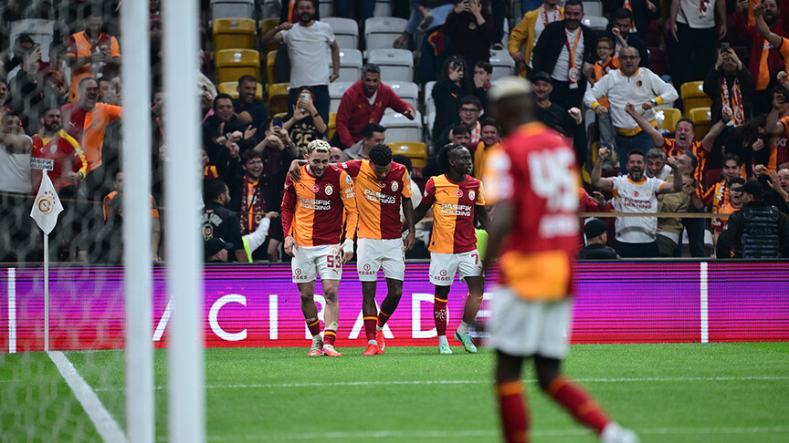 Trendyol Süper Lig'de Galatasaray haftayı lider tamamladı haber görseli