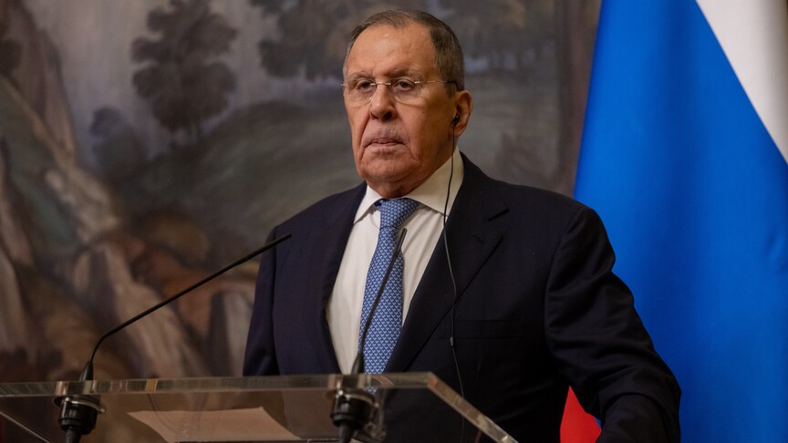 Lavrov: Zelenskiy'nin soluklanma fırsatını hak ettiğini düşünmüyorum haber görseli