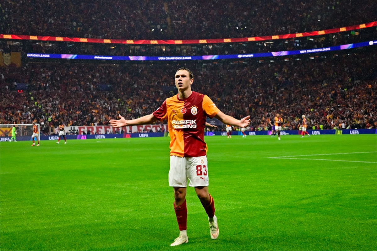 Barcelona'ya 4-1 yenilen Galatasaray, "Devler Ligi"nde puanla tanışamadı 7 Barcelona'ya 4-1 yenilen Galatasaray, "Devler Ligi"nde puanla tanışamadı