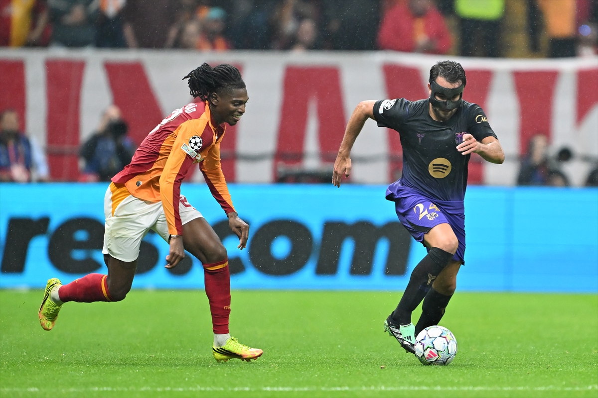 Barcelona'ya 4-1 yenilen Galatasaray, "Devler Ligi"nde puanla tanışamadı 8 Barcelona'ya 4-1 yenilen Galatasaray, "Devler Ligi"nde puanla tanışamadı