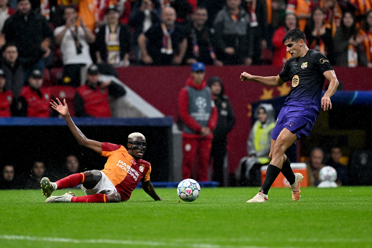 Barcelona'ya 4-1 yenilen Galatasaray, "Devler Ligi"nde puanla tanışamadı 6 Barcelona'ya 4-1 yenilen Galatasaray, "Devler Ligi"nde puanla tanışamadı
