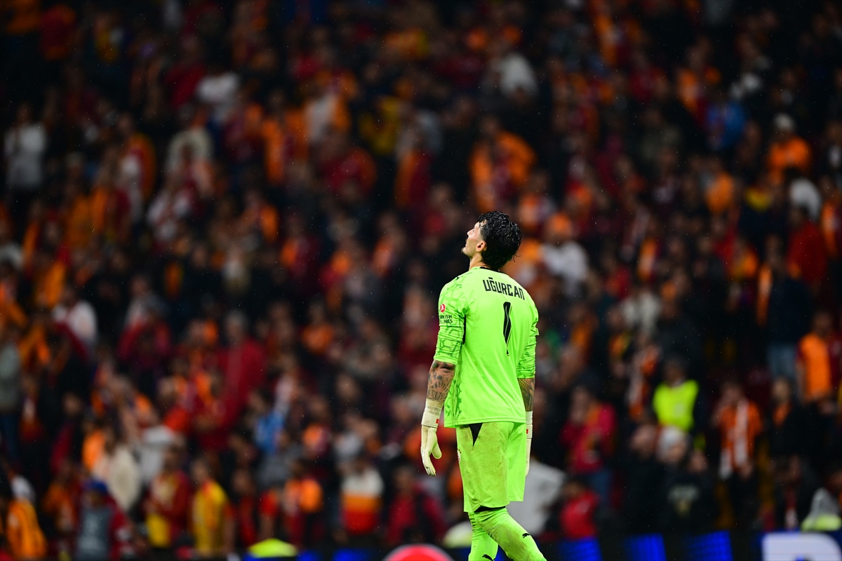 Barcelona'ya 4-1 yenilen Galatasaray, "Devler Ligi"nde puanla tanışamadı 5 Barcelona'ya 4-1 yenilen Galatasaray, "Devler Ligi"nde puanla tanışamadı