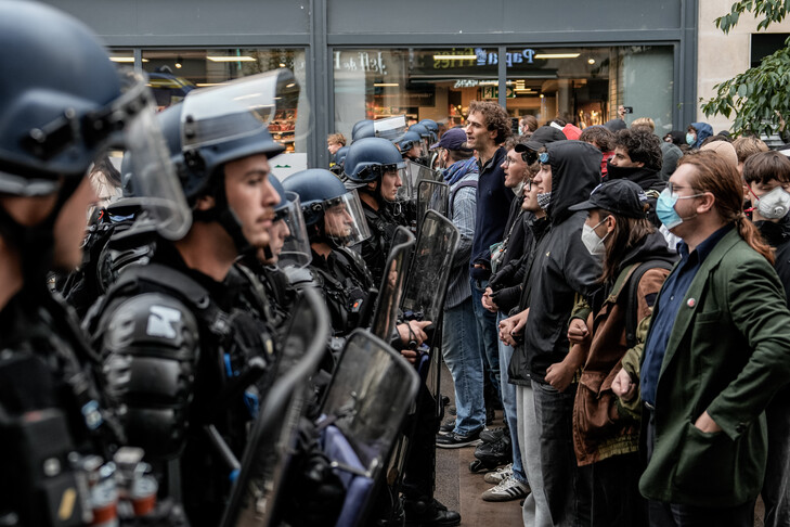 Francë  hapen 36 hetime mbi sjelljen e policisë gjatë protestave të nxënësve