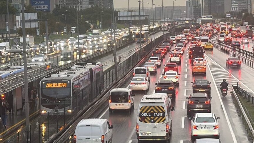 İstanbul'da akşam saatlerinde trafik yoğunluğu yüzde 89'a çıktı