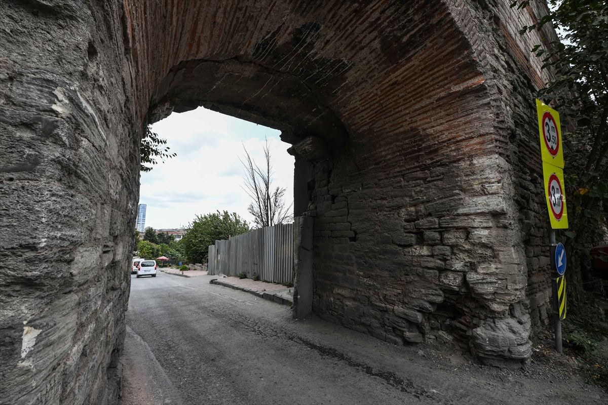 Bizans ve Osmanlı'nın izlerini bir arada taşıyan Yedikule Kapısı 4 Bizans ve Osmanlı'nın izlerini bir arada taşıyan Yedikule Kapısı