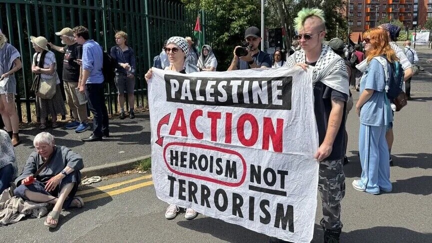 Romancierja irlandeze Sally Rooney tërheq librat nga tregu britanik për shkak të mbështetjes për  Palestine Action 