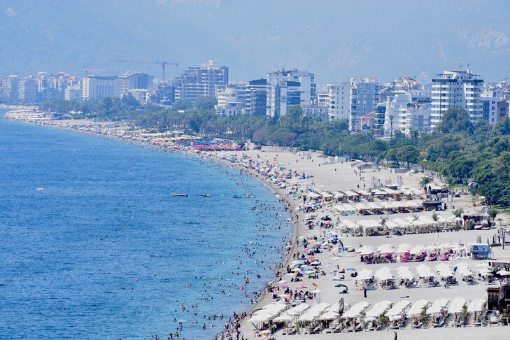 Rreth 14 milionë turistë të huaj vizituan Antalyan që nga fillimi i vitit pavarësisht tensioneve gjeopolitike