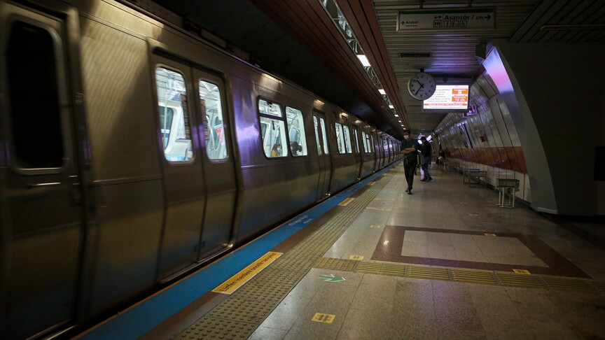İstanbul'da metro, tramvay ve füniküler hatlarında seferler saat 02.00'ye kadar uzatıldı