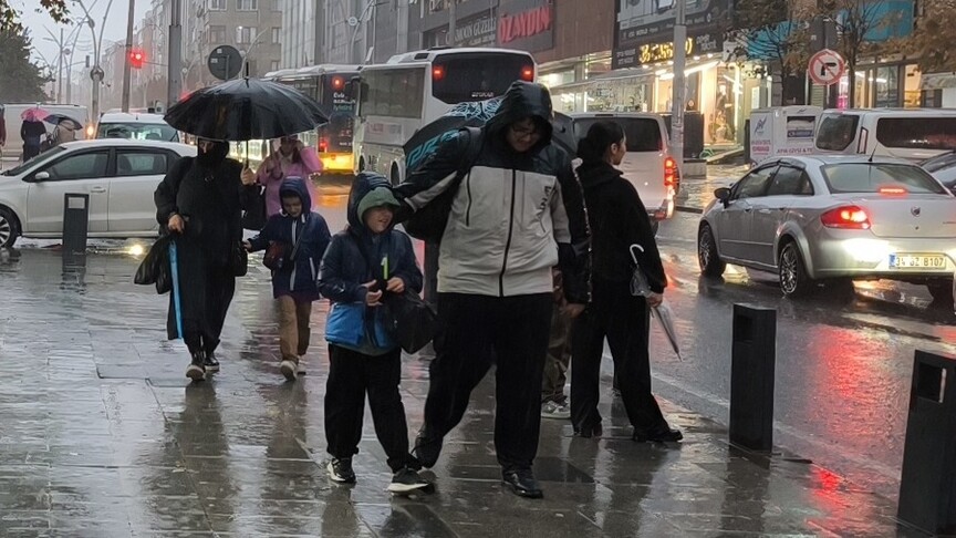İstanbul'da olumsuz hava koşulları nedeniyle eğitime 1 gün ara verildi haber görseli