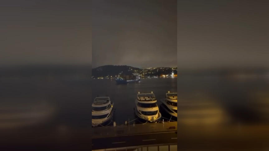 İstanbul Boğazı'nda sürüklenen konteyner gemisi kurtarıldı