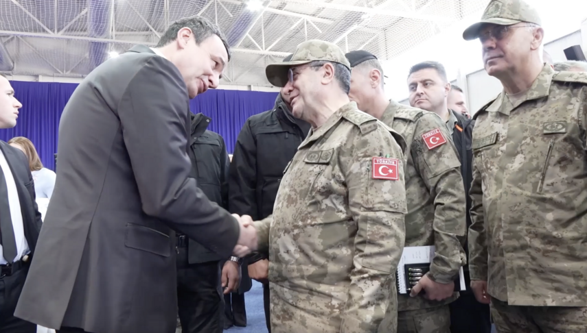 Shefi i Shtabit të Përgjithshëm të Turqisë takohet me liderët e Kosovës dhe zyrtarë ushtarakë të rajonit