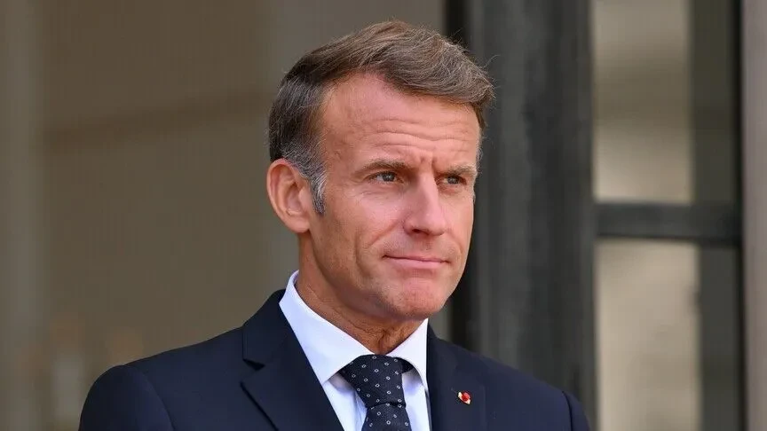 Presidenti francez pranon shqetësimet e të rinjve mes protestave në shkollat e mesme