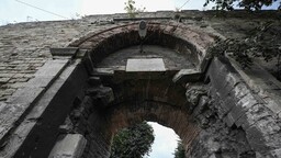 Bizans ve Osmanlı'nın izlerini bir arada taşıyan Yedikule Kapısı