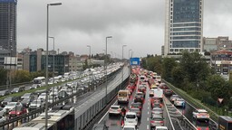İstanbul'da akşam saatlerinde trafik yoğunluğu yüzde 89'a ulaştı