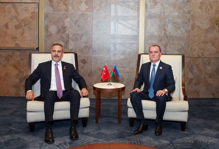 Kryediplomati turk takon homologun azerbajxhanas në Baku