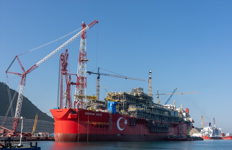 Türkiye'nin ilk yüzer üretim platformu Osman Gazi görev yerine uğurlanıyor