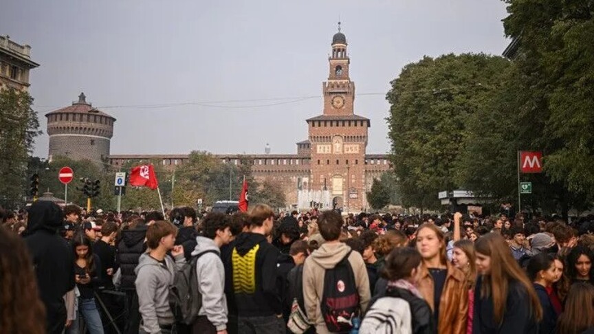 Itali  studentët organizojnë protesta kundër politikave arsimore të qeverisë