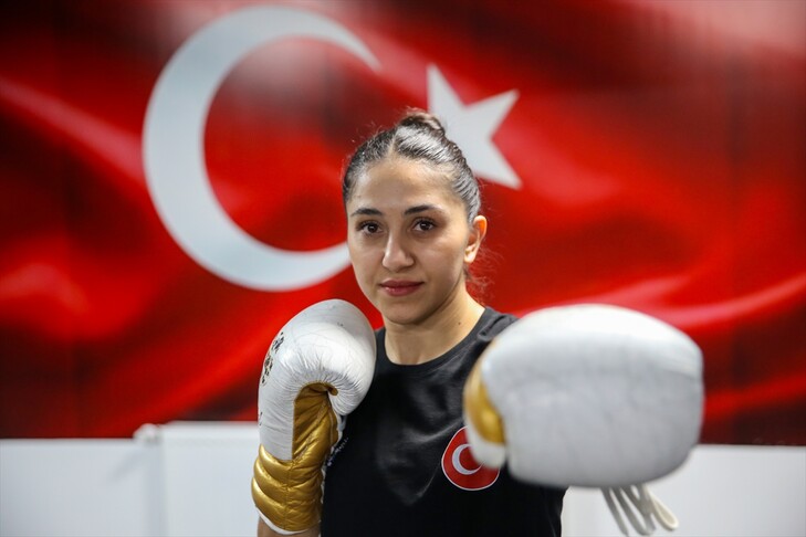 Dünya ve Avrupa şampiyonu Asuman Çığlıoğlu kick boksta yeni başarıların peşinde
