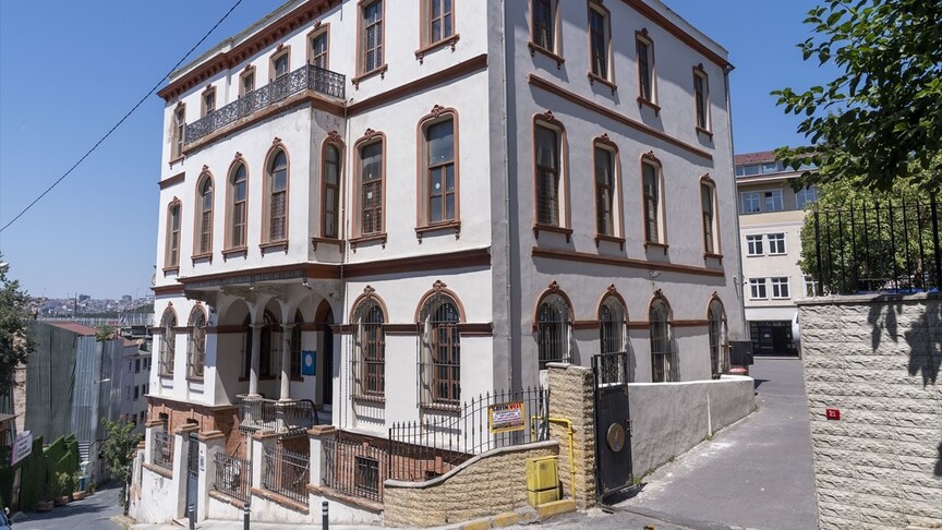 Sarnıcı ve kuyusuyla geçmişi yaşatan Hoca İshak Efendi İmam Hatip Ortaokulu