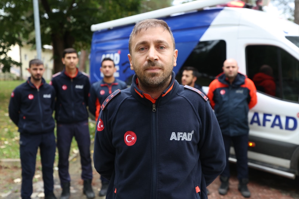 Selde mahsur kalan bebeğin kurtarılma anları yürekleri ısıttı 1 Selde mahsur kalan bebeğin kurtarılma anları yürekleri ısıttı