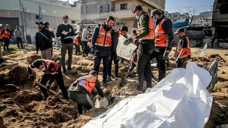Gaza varros eshtrat e 75 palestinezëve të nxjerrë nga rrënojat e shtëpive të shkatërruara nga Izraeli