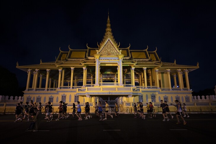 Phnom Penh  Një qytet mes tempujve me çati të arta dhe rrugëve ujore