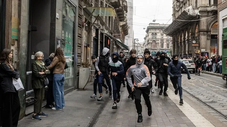 Dyqanet luksoze në Milano ulin qepenat mes frikës për trazira të reja