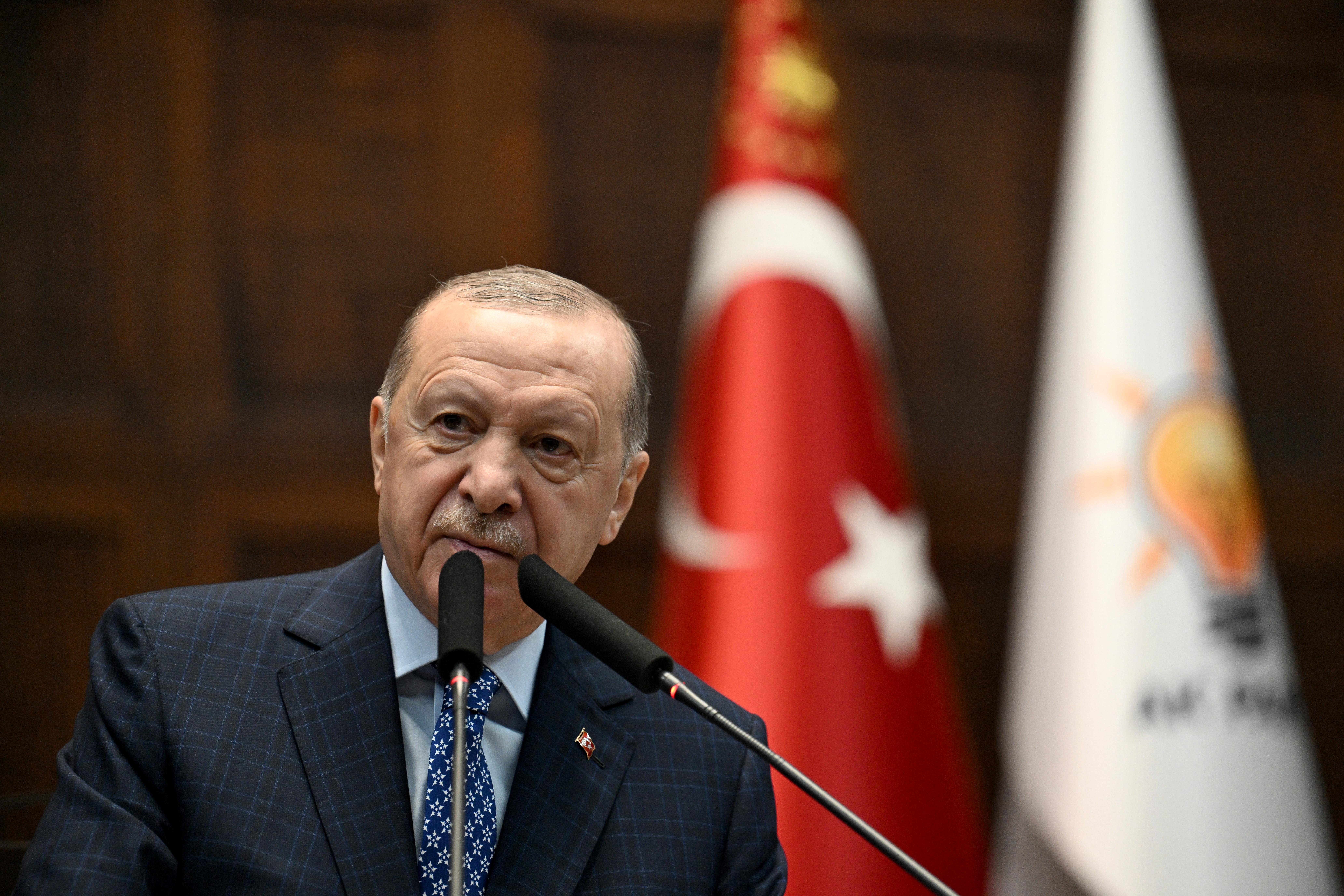 erdogan-fon-sorusturmasiTürkiye'de İş Dünyası Dergisi