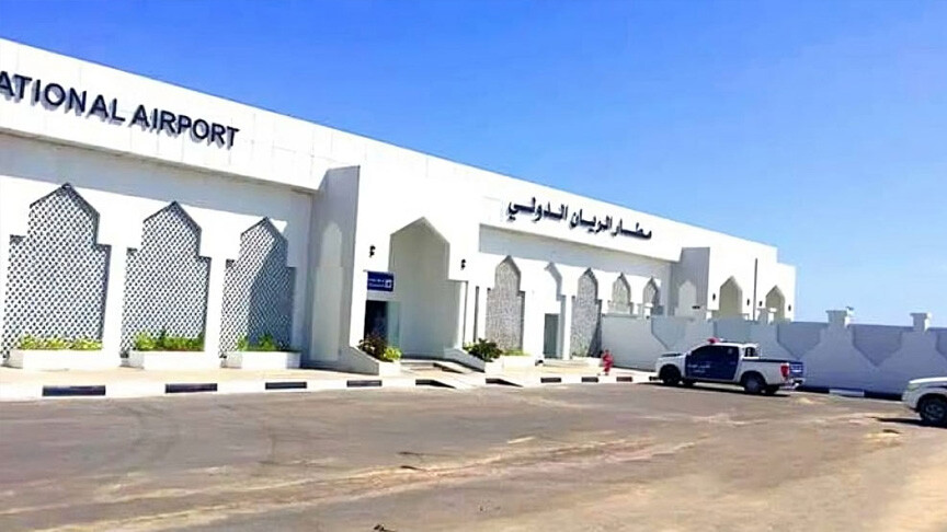الجيش اليمني: "الحوثي" استهدفت مطار الريان للمرة الرابعة خلال ساعات