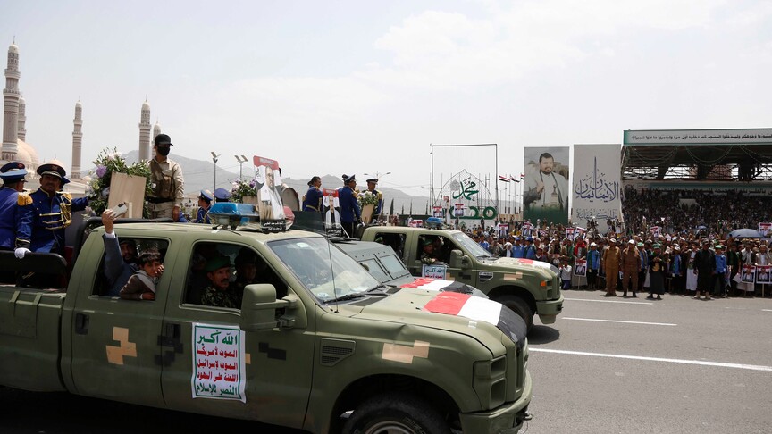 Yemeni government forces claim 835 strikes against Houthis in 24 hours  www.aa.com.tr