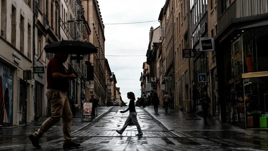 Franca shpall alarm portokalli në 15 departamente në prag të stuhisë Austen