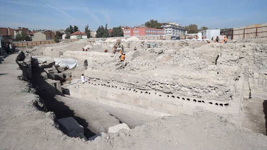Konya'da tarihi Larende Kapısı ve sur duvarları gün yüzüne çıkarılıyor haber görseli