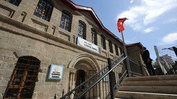 Bitlis'in ilk mektebi 101 yıldır aynı binada gelecek nesilleri yetiştiriyor