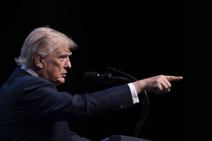 Donald Tramp Minnesota nümayəndəsinin saxta adla and içdiyini deyib, istefa verməsini istəyir