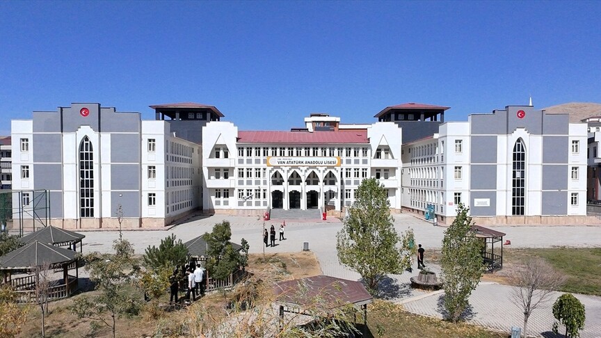 Van Atatürk Anadolu Lisesi yeni binasında