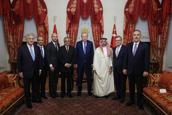 الرئيس أردوغان يستقبل وزراء خارجية المجموعة الرباعية ودول الترويكا