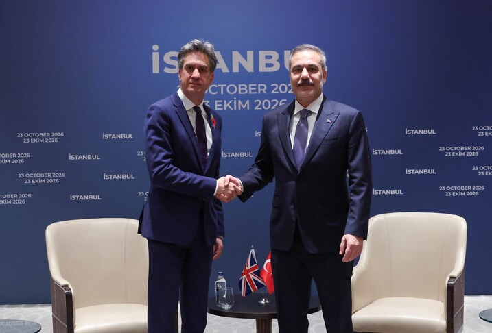 Ministri i Jashtëm turk takohet në Stamboll me homologët e Britanisë dhe Pakistanit