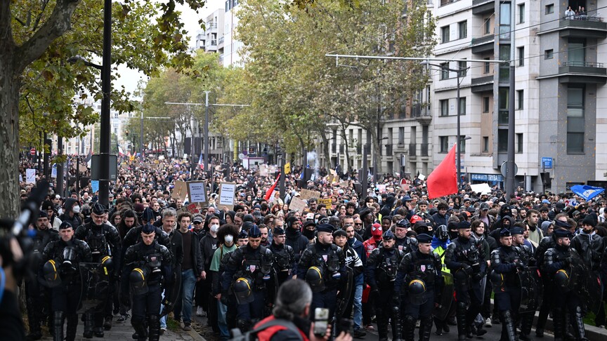 Mijëra njerëz mblidhen në Paris për të protestuar kundër rritjes së kostos së jetesës dhe kushteve në arsim