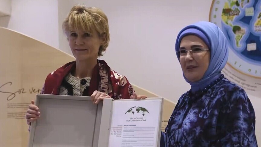إسطنبول.. عقيلة رئيس وزراء كندا تزور مؤسسة "صفر نفايات"